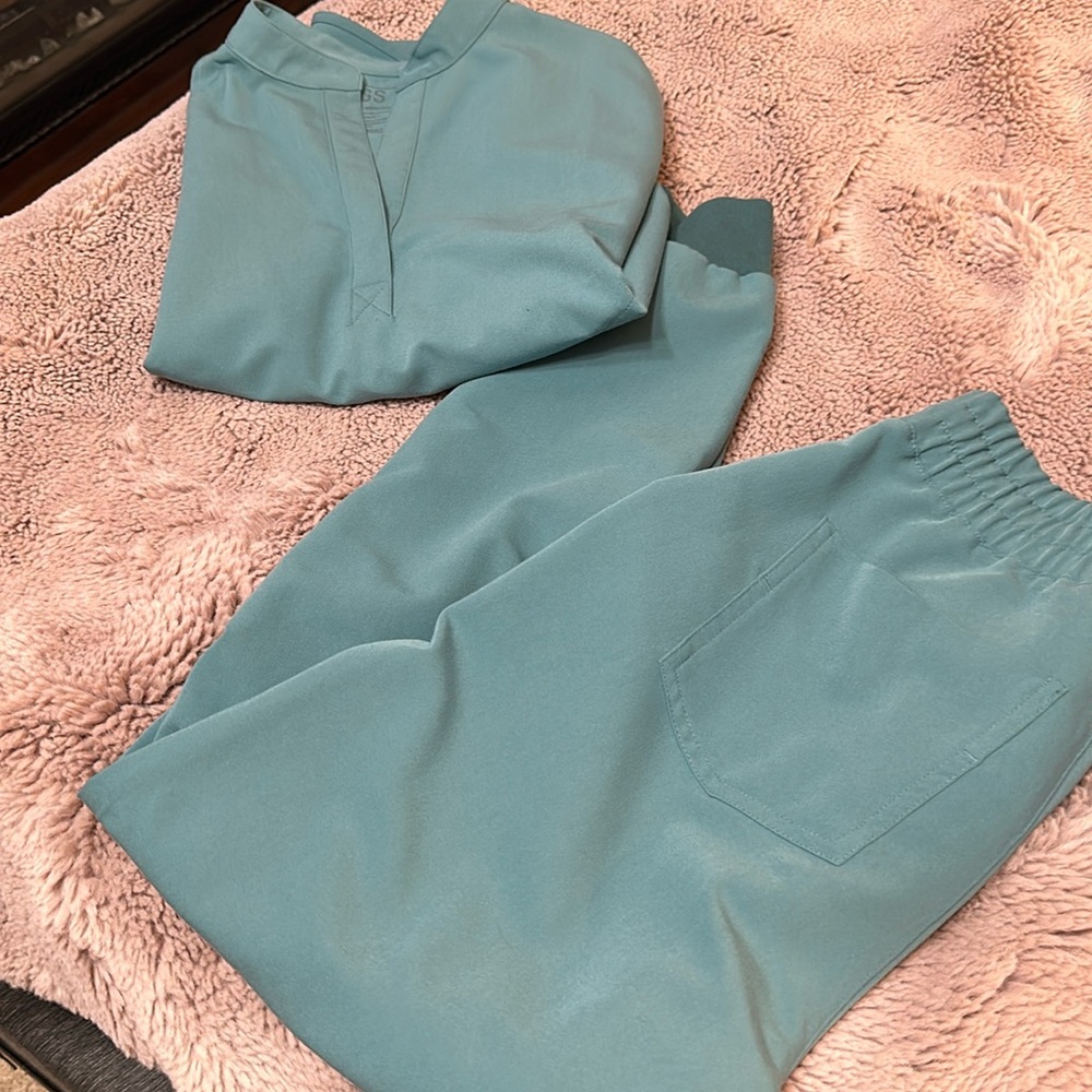 XS figs scrub set